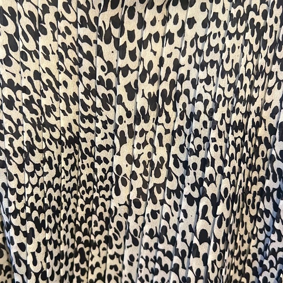 LOFT black n white sleeveless top with elastic waist - Picture 4 of 15